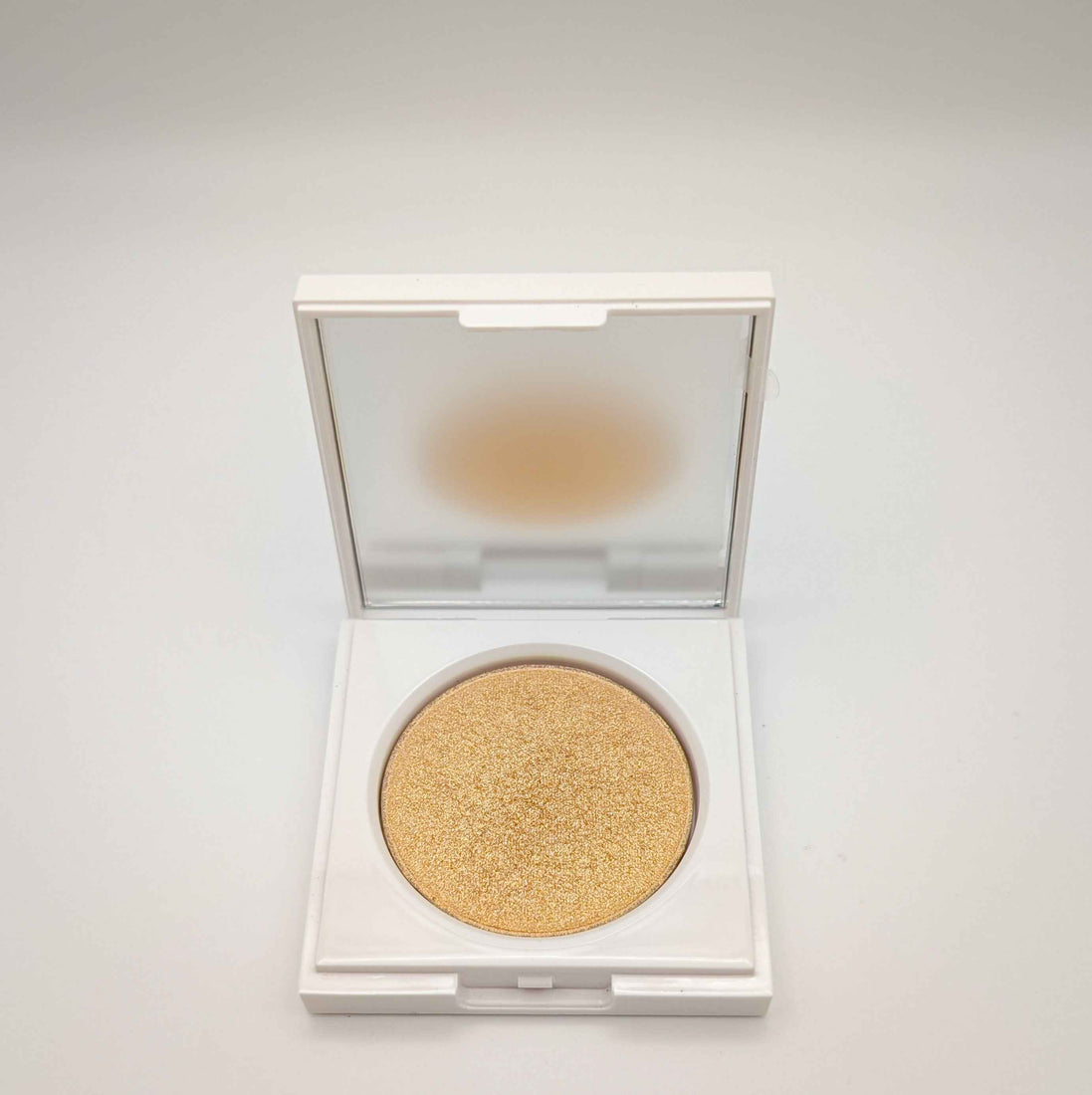 Master Crystal Reflector Eyeshadow - Illuminate Your Look with Stunning Shimmers