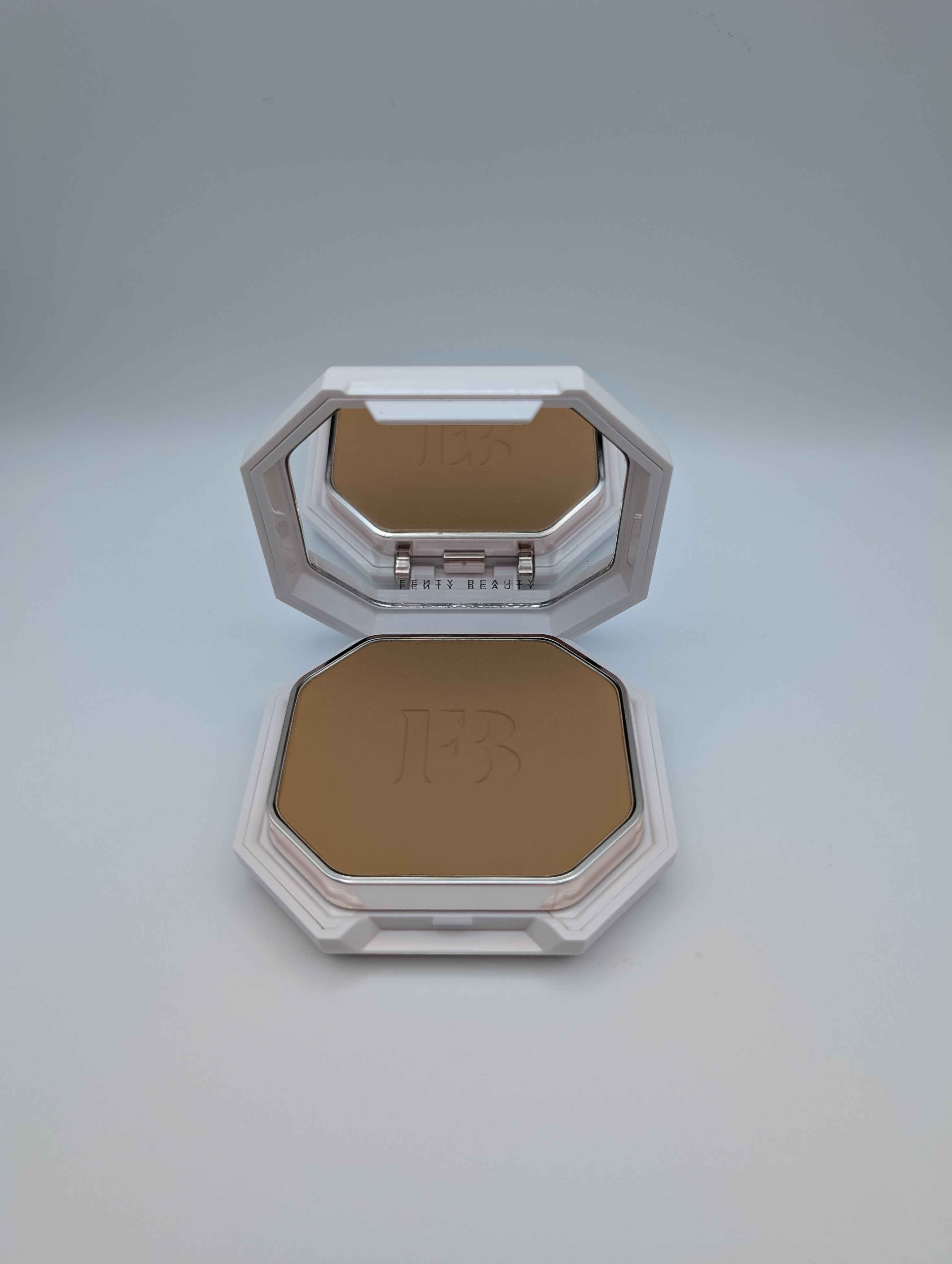 Fenty Beauty Pro Filt'r Soft Matte Powder Foundation