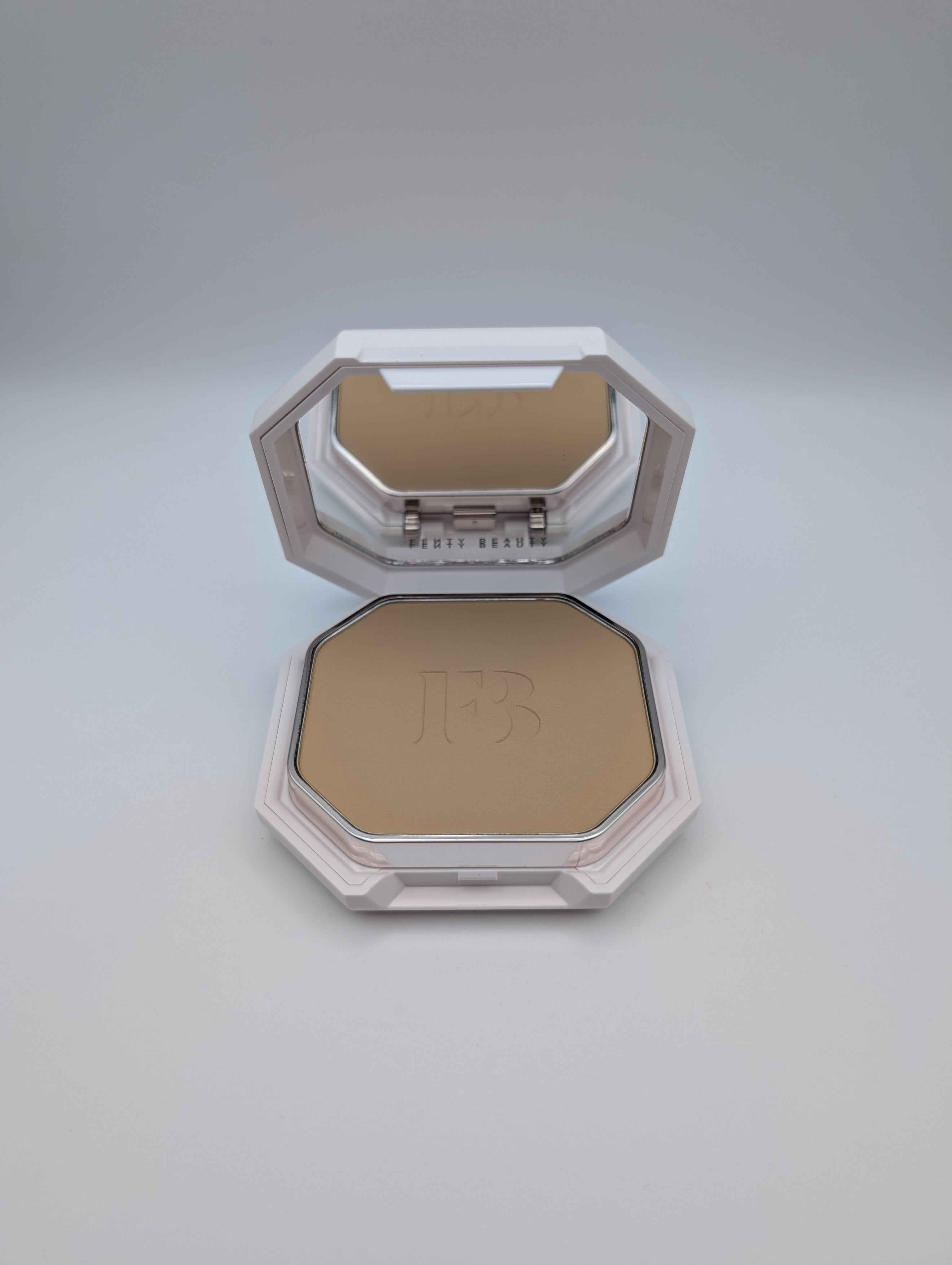 Fenty Beauty Pro Filt'r Soft Matte Powder Foundation